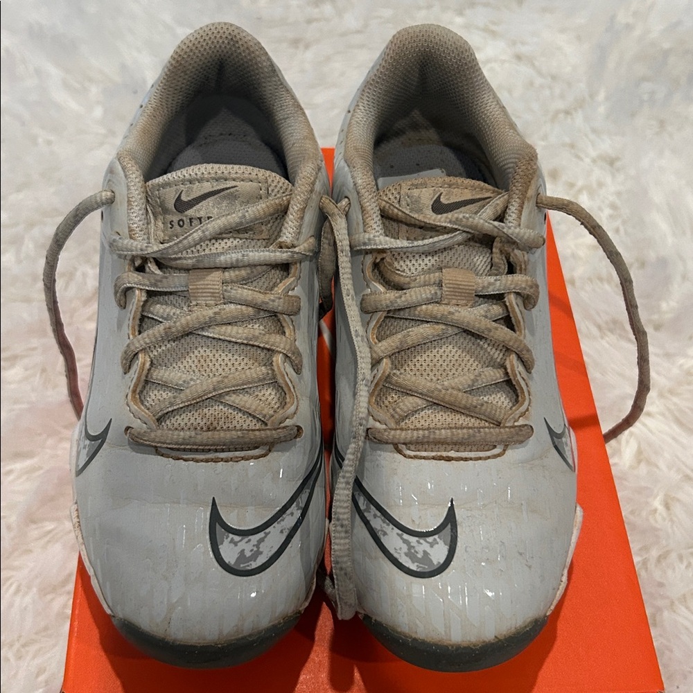 Nike Softball Kids Cleats - Picture 2 of 11
